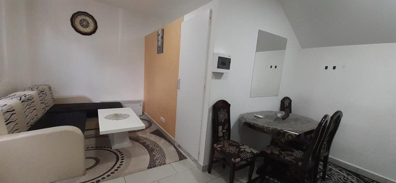 Cole Apartment
